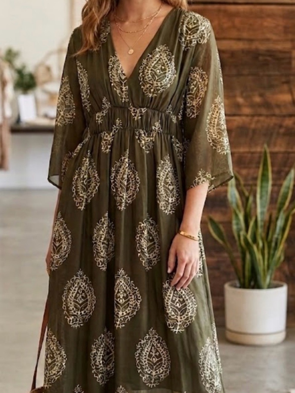 Lola Italy Boho Olive Green Medallion Print Maxi Dress Flowy v-neck lined medium